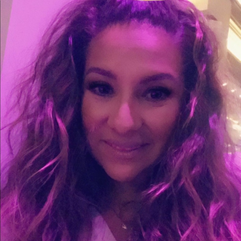 Meet your Posher, Adrianna